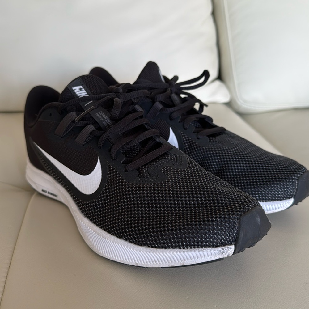 Nike men’s black size US 8.5